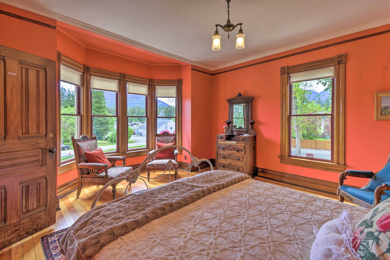 Others 5, Historic, Victorian Villa w/ Park On-site, Jefferson
