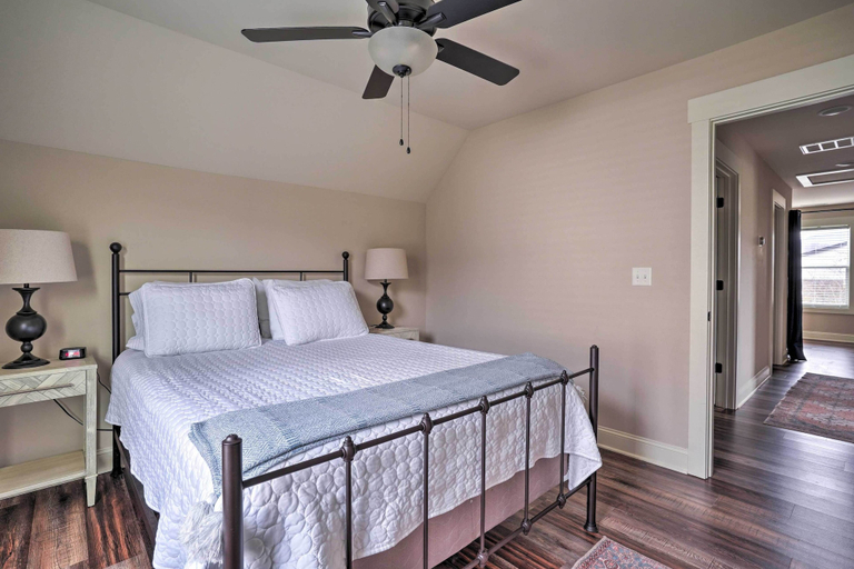 Bedroom 2, Wooded Escape w/ Beautiful Backyard + Mtn Views!, Hamilton