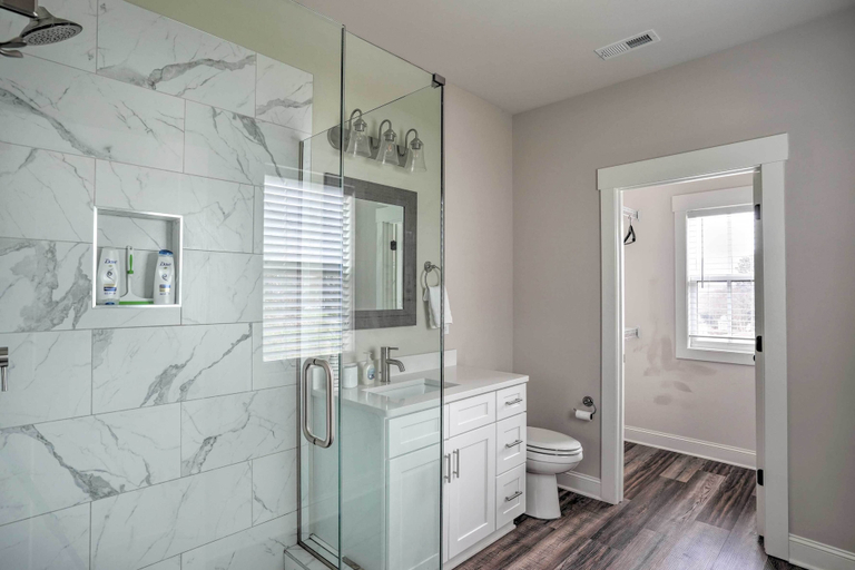 Bathroom 3, Wooded Escape w/ Beautiful Backyard + Mtn Views!, Hamilton