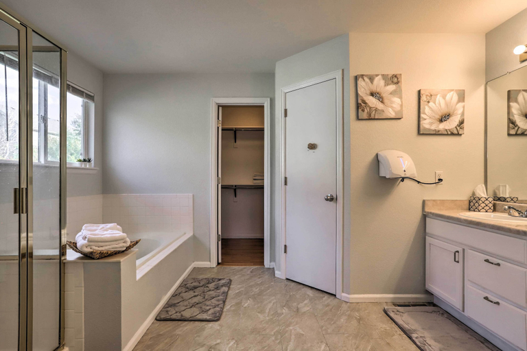 Bathroom 3, Spacious Thornton Home: 15 Mi to Downtown Denver!, Adams