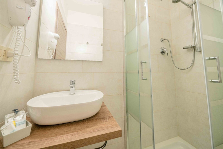 Bathroom 20