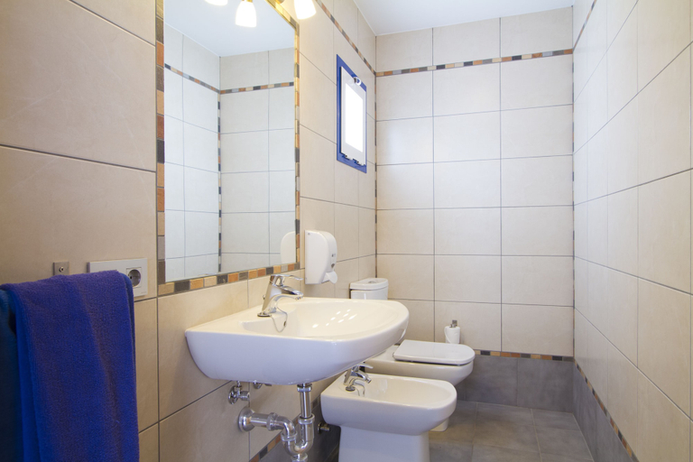 Bathroom 5, Nautilus Lanzarote, Las Palmas