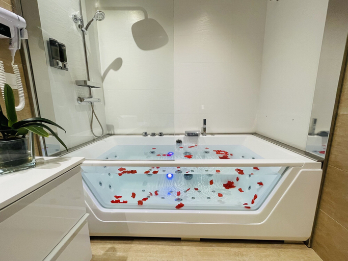Bathroom 4, Harpazul Apartments, Pontevedra