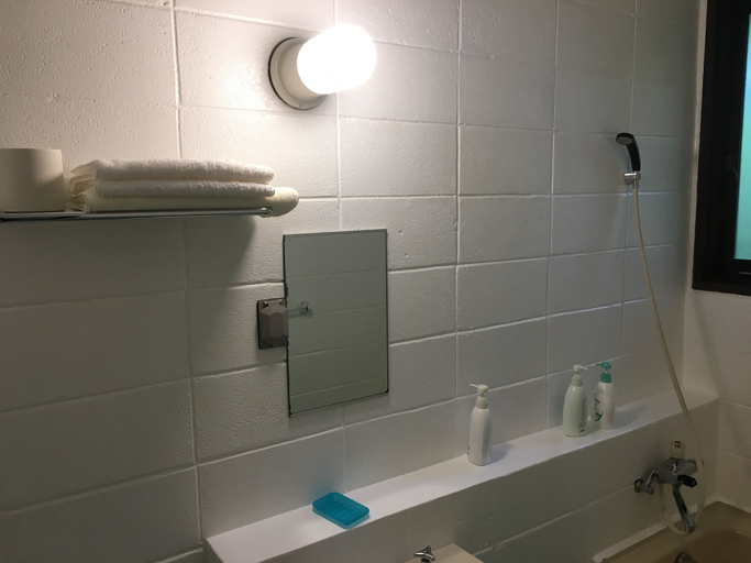 Bathroom 3, Pension Iriomote, Taketomi