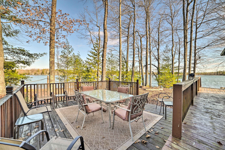 Others 1, Secluded Lost Lake Cottage w/ Spacious Loft!, Presque Isle
