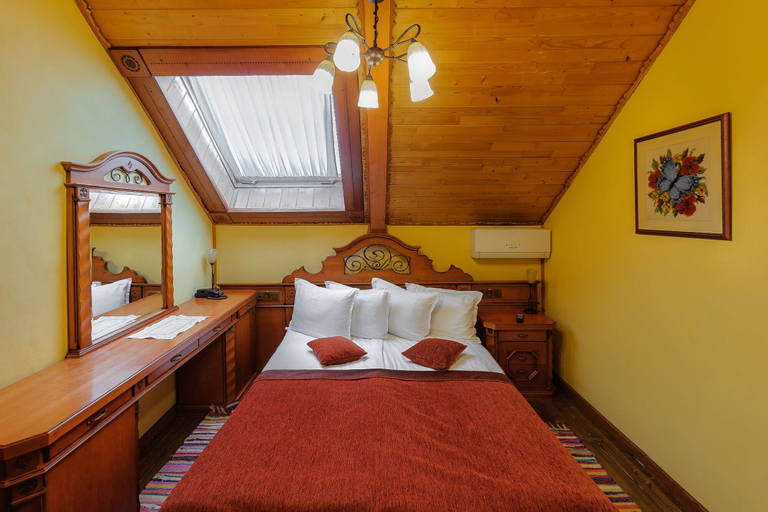 Bedroom 3, Koruna, Nadvirnians'kyi