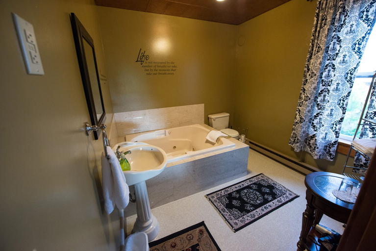 Bathroom 4, Balch Hotel, Wasco