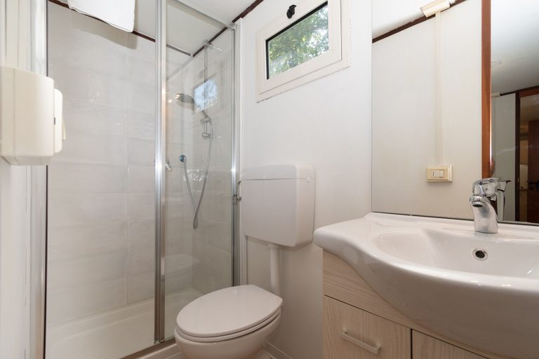 Bathroom 5, Club Del Sole Spina Family Collection, Ferrara