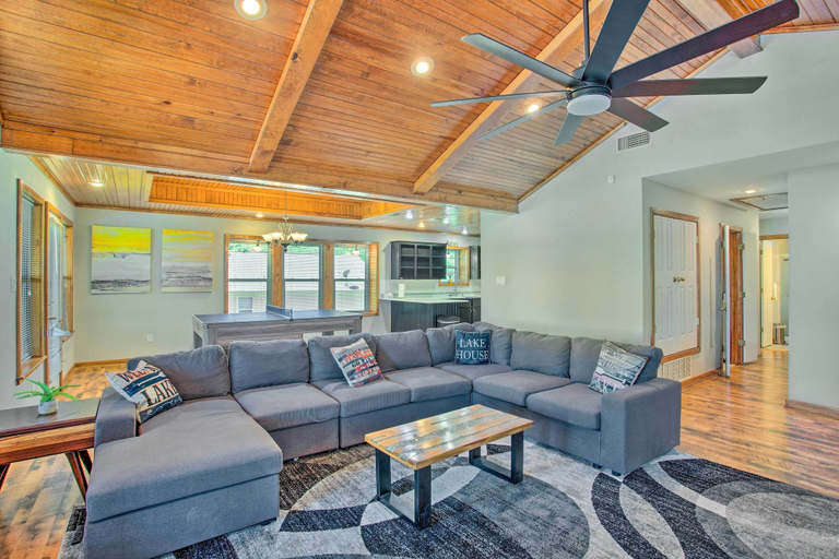 Others 5, Waterfront Yantis Retreat w/ Deck & Zipline!, Wood