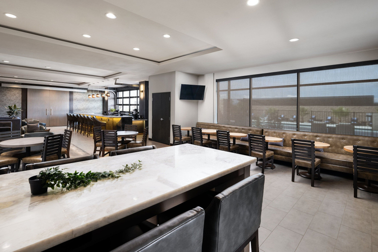 Food & Drinks 4, SpringHill Suites by Marriott Milpitas Silicon Valley, Santa Clara