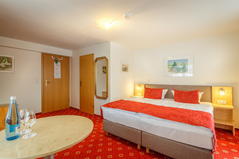 Bedroom 3, Landhotel Bartlehof, Breisgau-Hochschwarzwald
