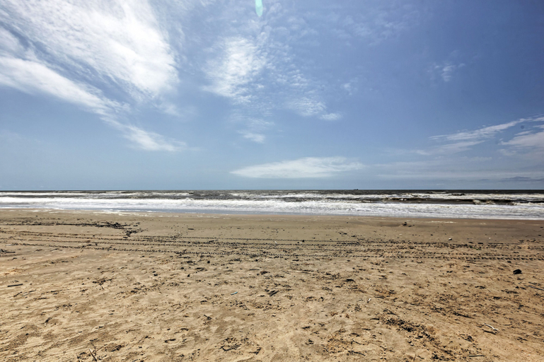 Others 4, 1 Mi to Surfside Beach: BBQ-Ready Home in Freeport, Brazoria