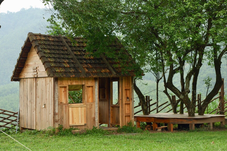Exterior & Views 16