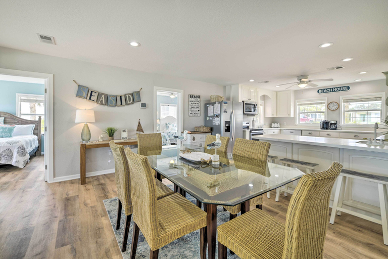 Food & Drinks, Breezy PCB Retreat with Direct Beach Access!, Bay