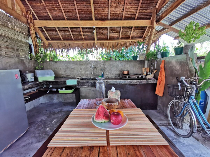 Food & Drinks 5, Cozy Modern Tropical Room in General Luna, General Luna