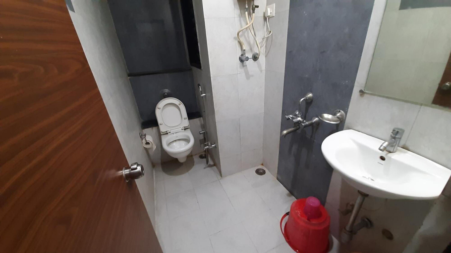 Bathroom 4, Hotel City Palace, Nashik