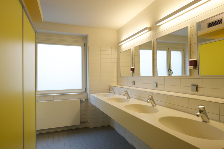 Bathroom 5, The 4 You Hostel & Hotel, München