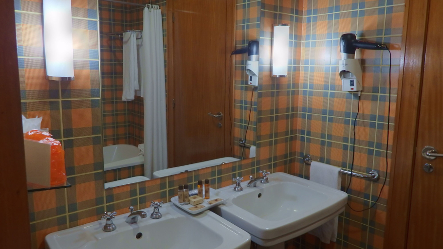 Bathroom 5, Lam Hotel Caramulo, Tondela