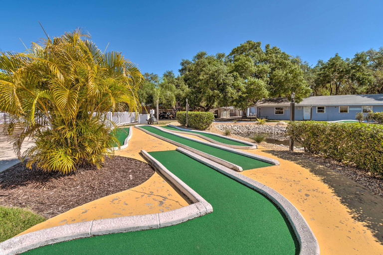 Exterior & Views 1, Bright Home: Pool Access & Screened-In Porch!, Sarasota