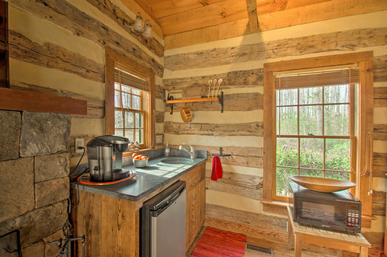 Others 5, Numerous On-Site Trails: Earlysville Wooded Cabin, Albemarle
