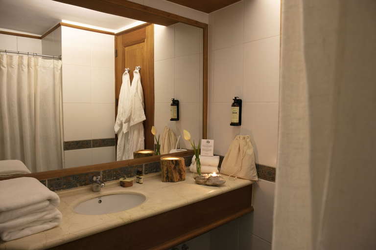Bathroom 5, Termas de Puyehue Wellness and Spa Resort, Osorno