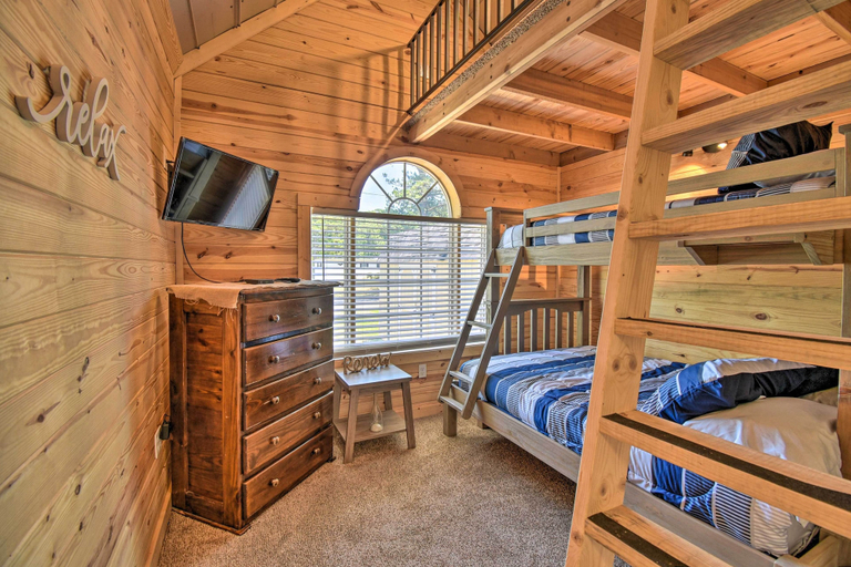 Others 4, Riverfront Cottage: Fire Pit & Kayaks, Middlesex