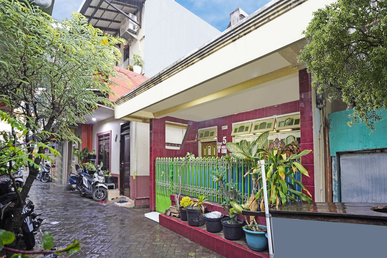Exterior & Views 1, OYO Life 91859 Kost Budhe Syariah, Surabaya