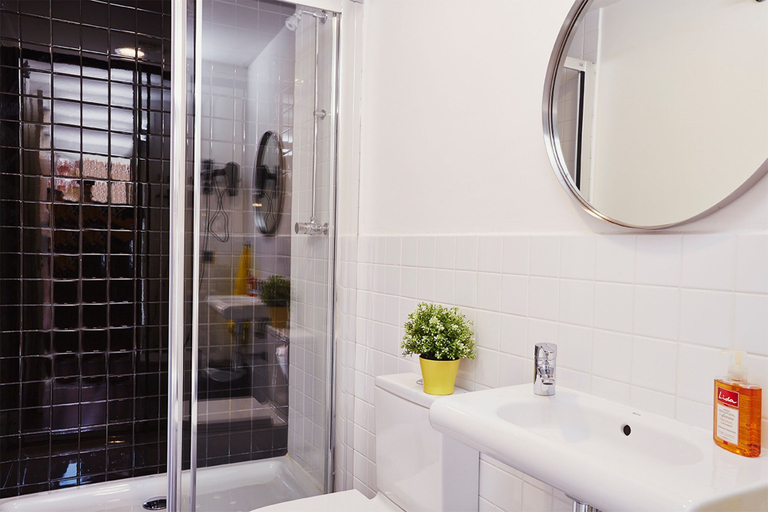 Bathroom 4, Free Hostels Barcelona, Barcelona