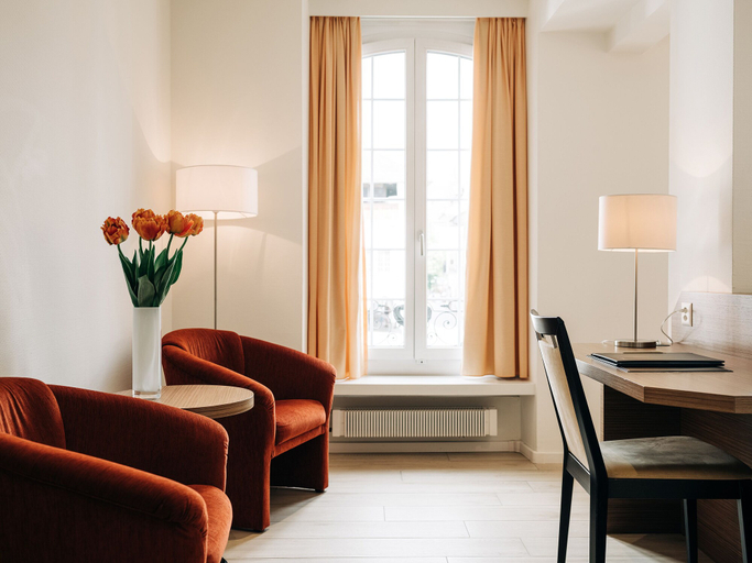 Others 5, Hotel Krone, Thun