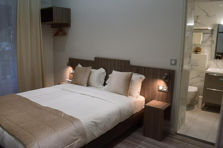 Bedroom 2, Hôtel puy de Dôme, Paris