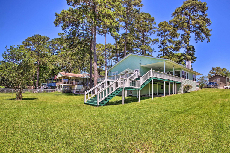 Exterior & Views 1, Waterfront Onalaska Retreat w/ Private Dock!, Polk