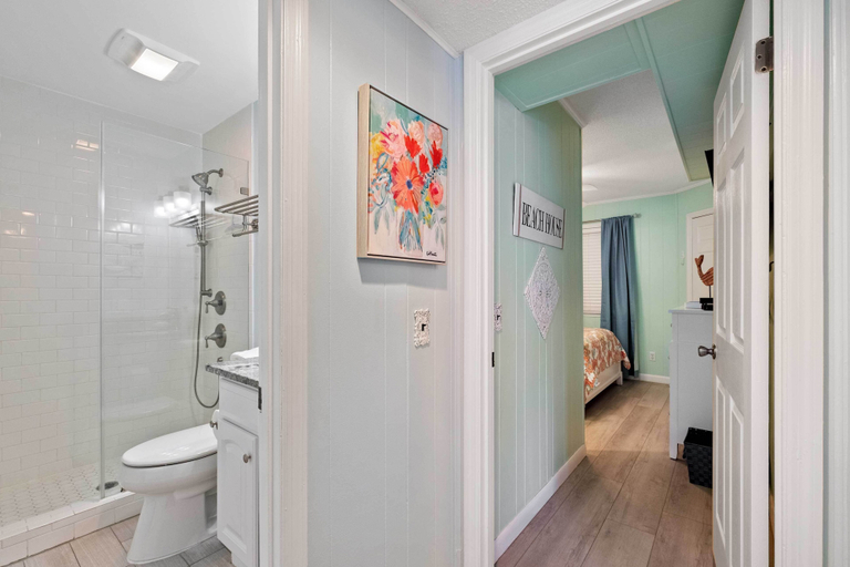 Bathroom 5, Walk to Coligny Beach Park: Family-Friendly Villa, Beaufort