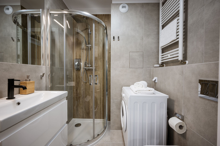 Bathroom 2, Marina Apartments, Środa Śląska