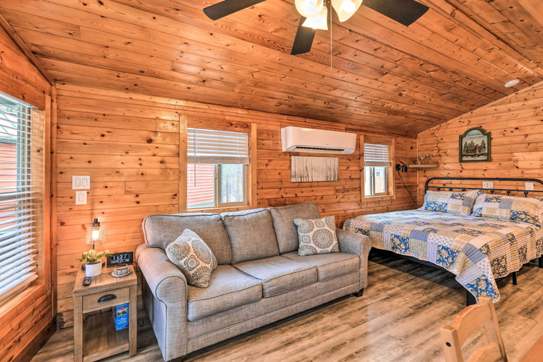 Bedroom 1, Beautiful New Bern Studio Cabin w/ Fire Pit!, Craven