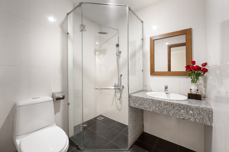 Bathroom 4, Lan Nhi Hotel, Da Nang