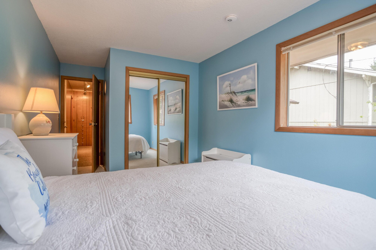 Bedroom 3, Cabin on the Coast MCA 621 - Meredith Lodging, Tillamook
