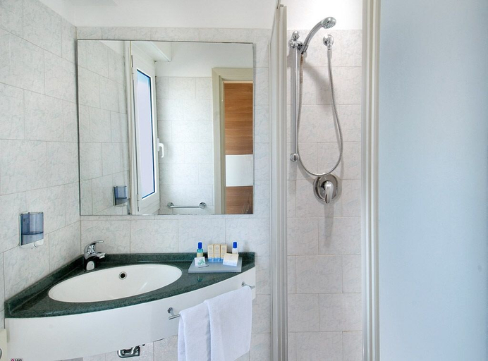 Bathroom, Hotel Diana, Rimini