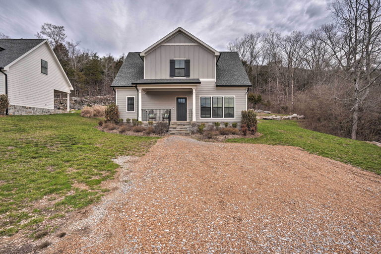 Exterior & Views 1, Wooded Escape w/ Beautiful Backyard + Mtn Views!, Hamilton