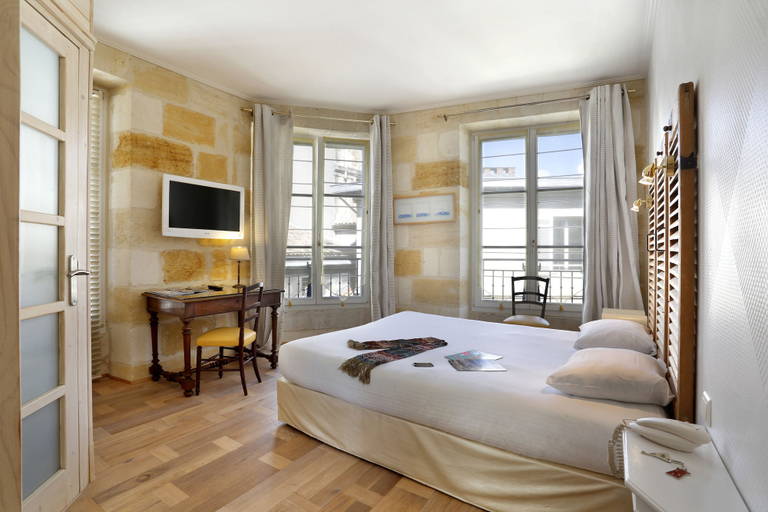 Bedroom 3, La Tour Intendance, Gironde