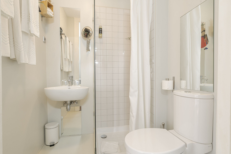 Bathroom 4, Olala Cosme Apartments, Porto