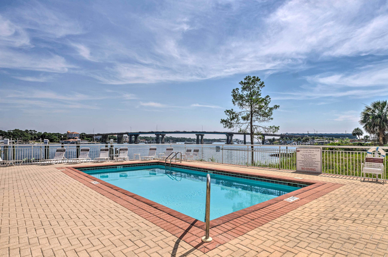 Sport & Beauty 3, Bayfront Okaloosa Island Condo w/ Beach Boardwalk!, Okaloosa
