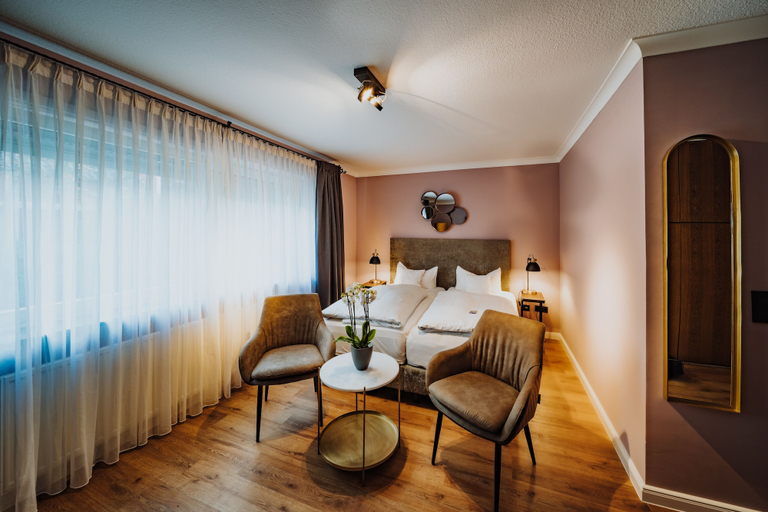 Bedroom 2, Antik-Hotel Eichenhof, Lippe