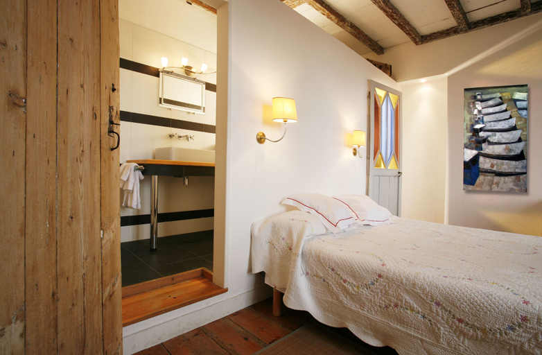 Bedroom 3, La Porte Rouge - The Red Door Inn Chambres d'Hotes, Charente-Maritime