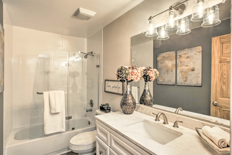 Bathroom, The Overlook Gem: Stunning Views & Serenity Awaits, Stevens