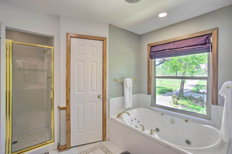 Bathroom 4, Waterfront Yantis Retreat w/ Deck & Zipline!, Wood