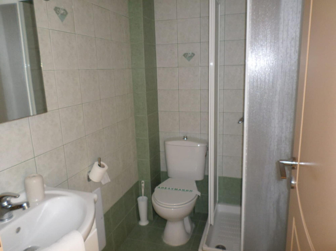 Bathroom 5, Asfodelos Apartment Hotel, West Greece