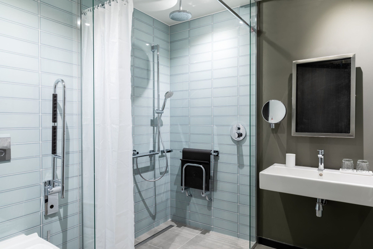 Bathroom 5, The Den, ‘s-Hertogenbosch, a Tribute Portfolio Hotel, 's-Hertogenbosch
