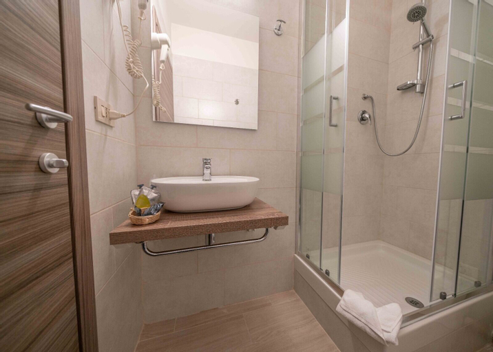 Bathroom 11