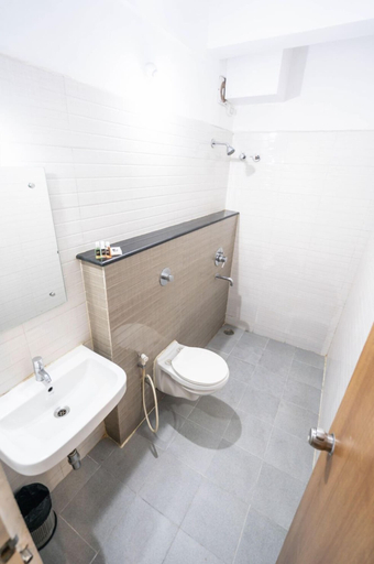 Bathroom 3, Samasth Rooms and Suites by YGH, Mysore