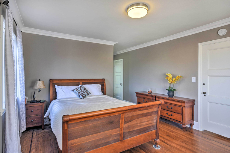 Bedroom 3, 'The Castle' Overlooking San Bernardino Mtns, Los Angeles